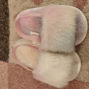 like new baby girl faux fur slides white w/ 🌈 color size 4 (9 -12M)